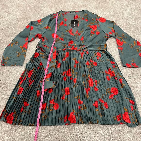 NWT Pretty Little Thing Plus Size Green Floral Longsleeve Pleated Midi Dress 30 - Picture 8 of 11